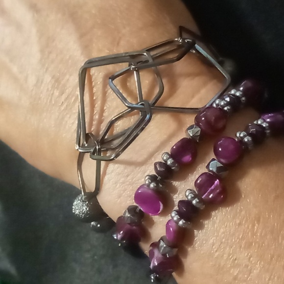 2 expandable bracelets beaded with blackened accents. - Picture 4 of 5